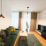 Prague Atmosphere - Modern Flat With Balcony