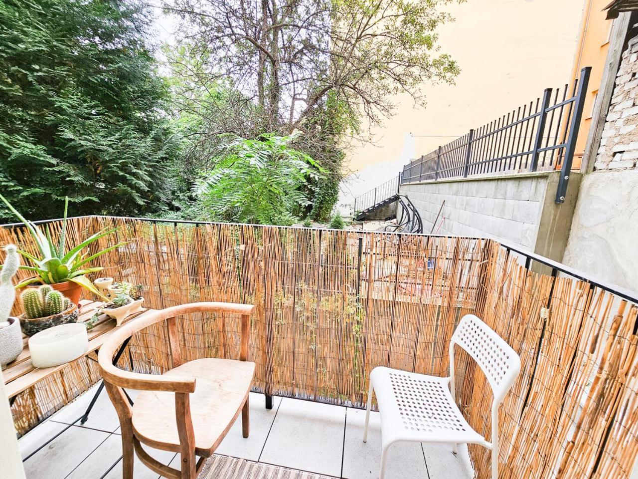 Atmosphere - Modern Flat With Balcony Apartment Prague