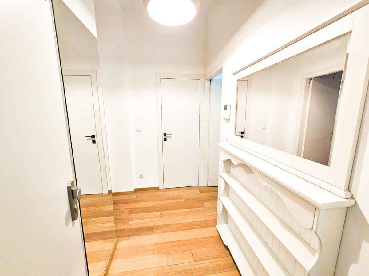 Apartment Atmosphere - Modern Flat With Balcony *