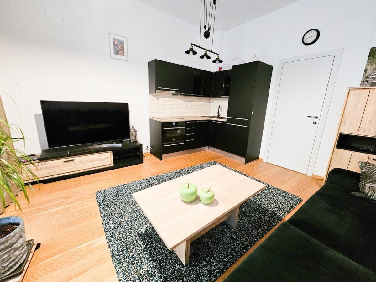Atmosphere - Modern Flat With Balcony Praha